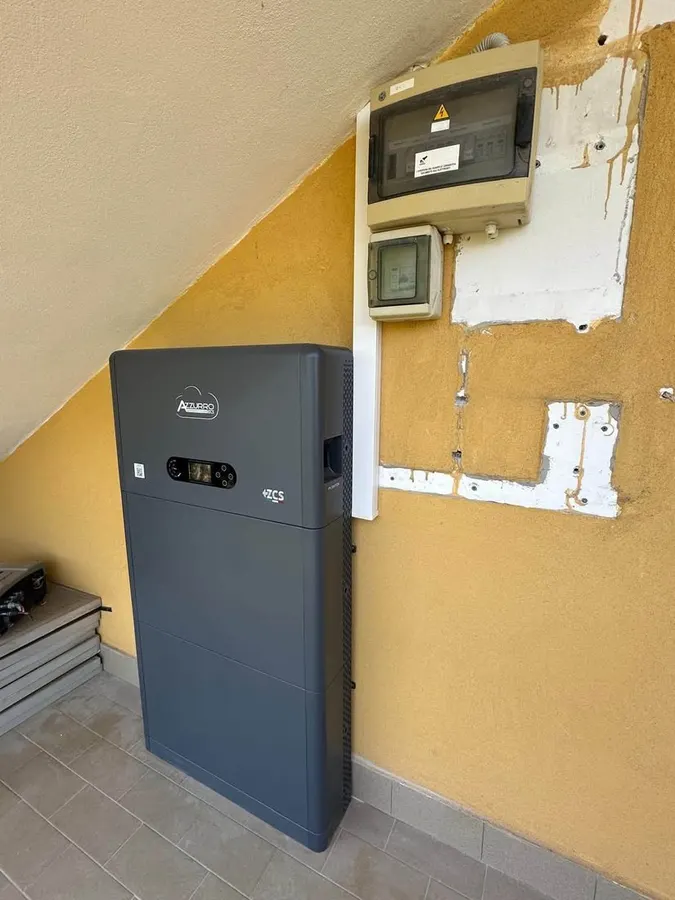 Installazione della batteria del sistema ibrido Azzurro ZCS